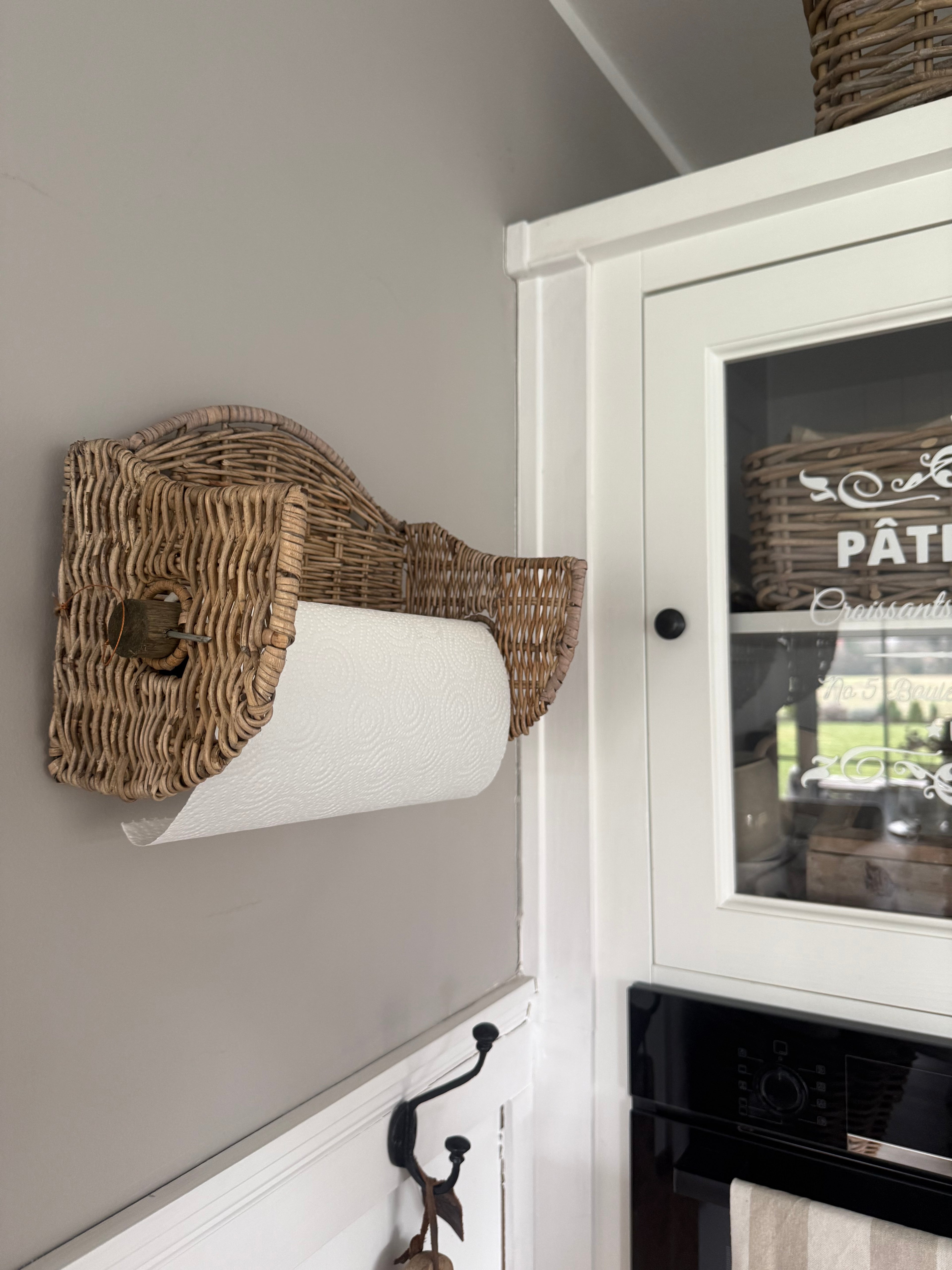 Küchenrollenhalter aus Rattan