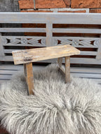 Dekorativer Altholz Hocker
