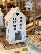 Haus groß mit zwei Flaschen