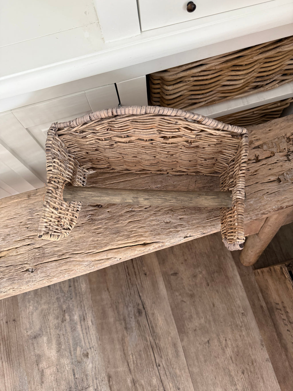 Küchenrollenhalter aus Rattan