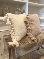 Kissen mit Quasten beige