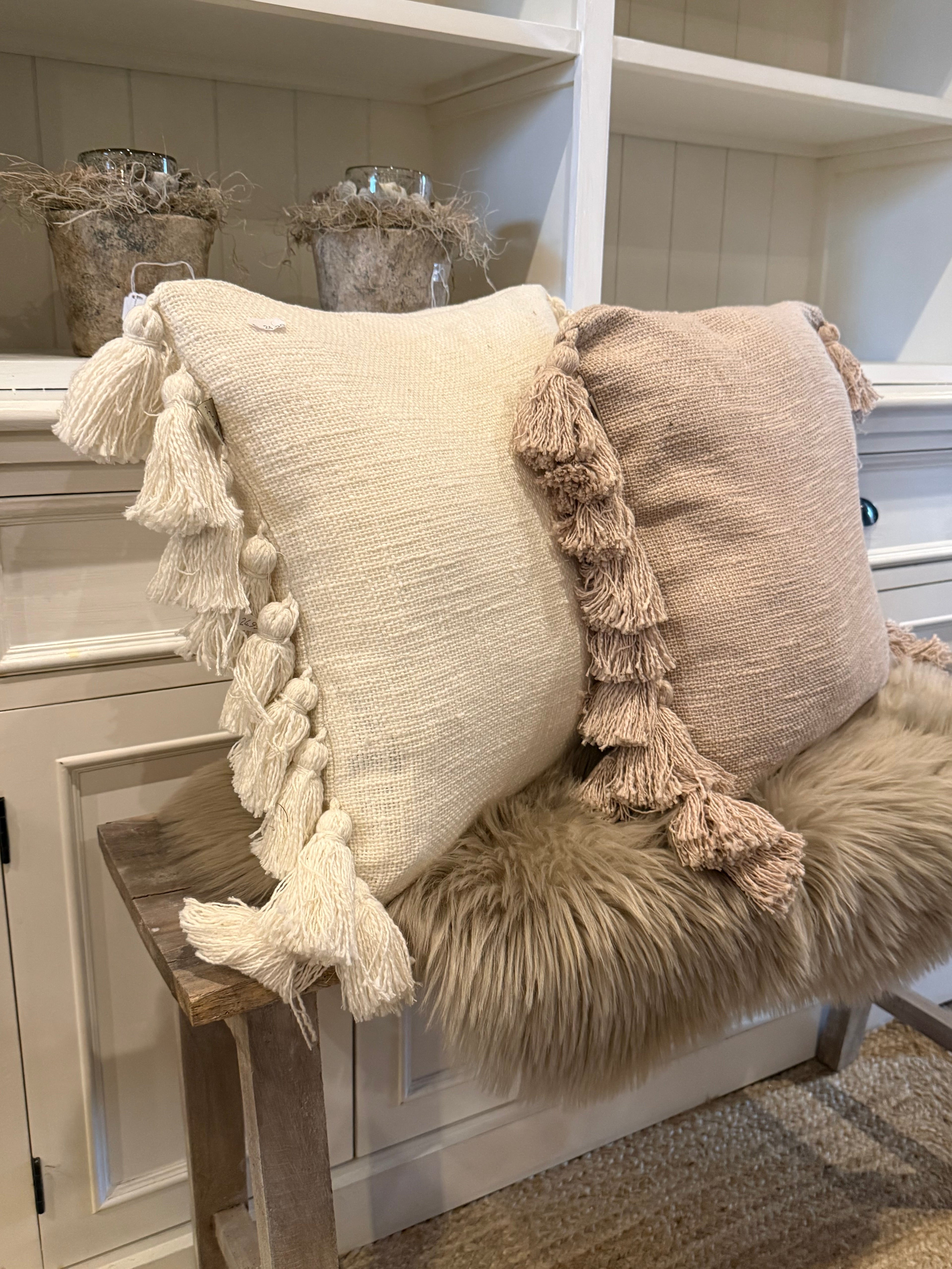 Kissen mit Quasten beige