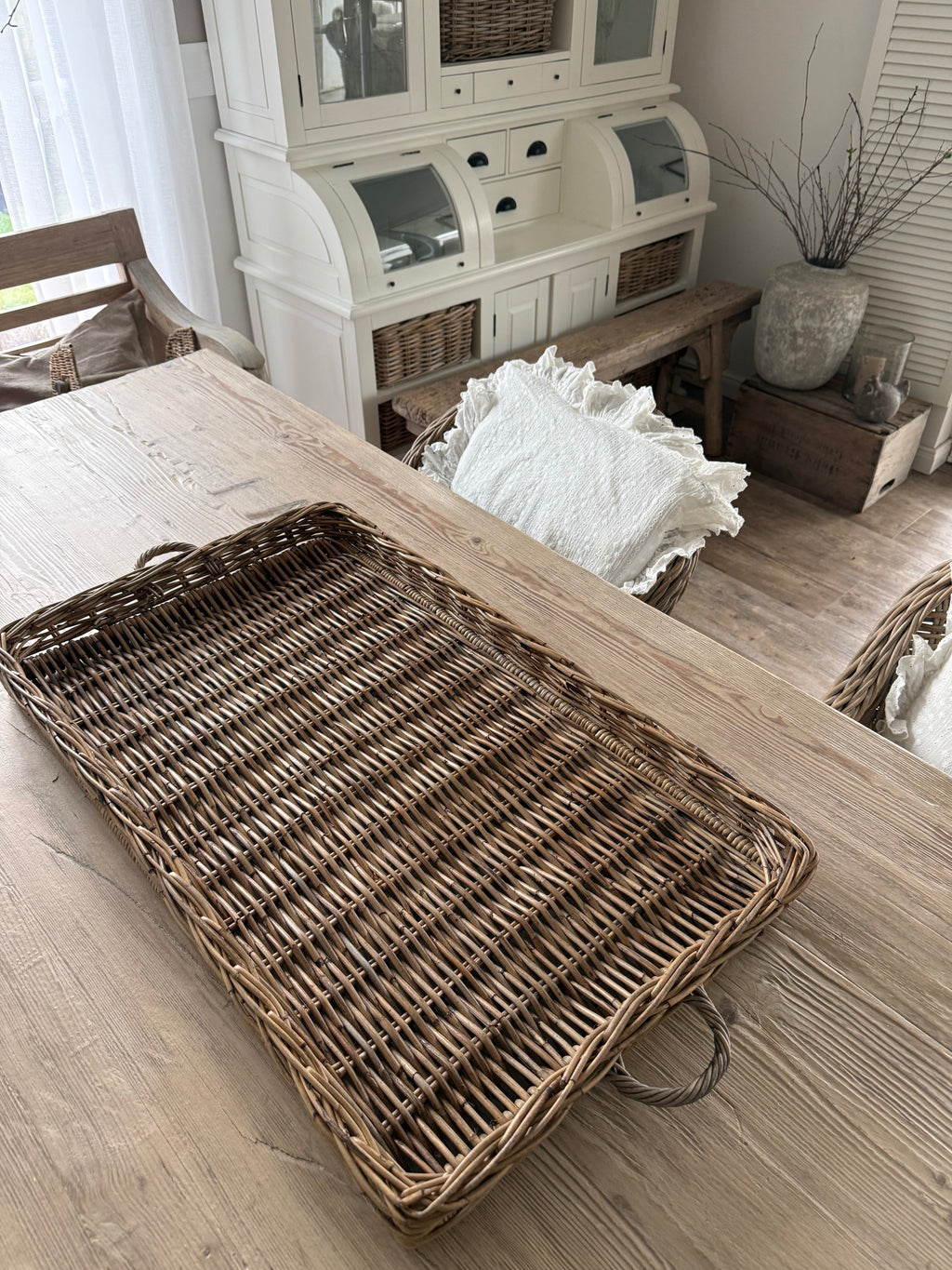 Serviertablett aus Rattan