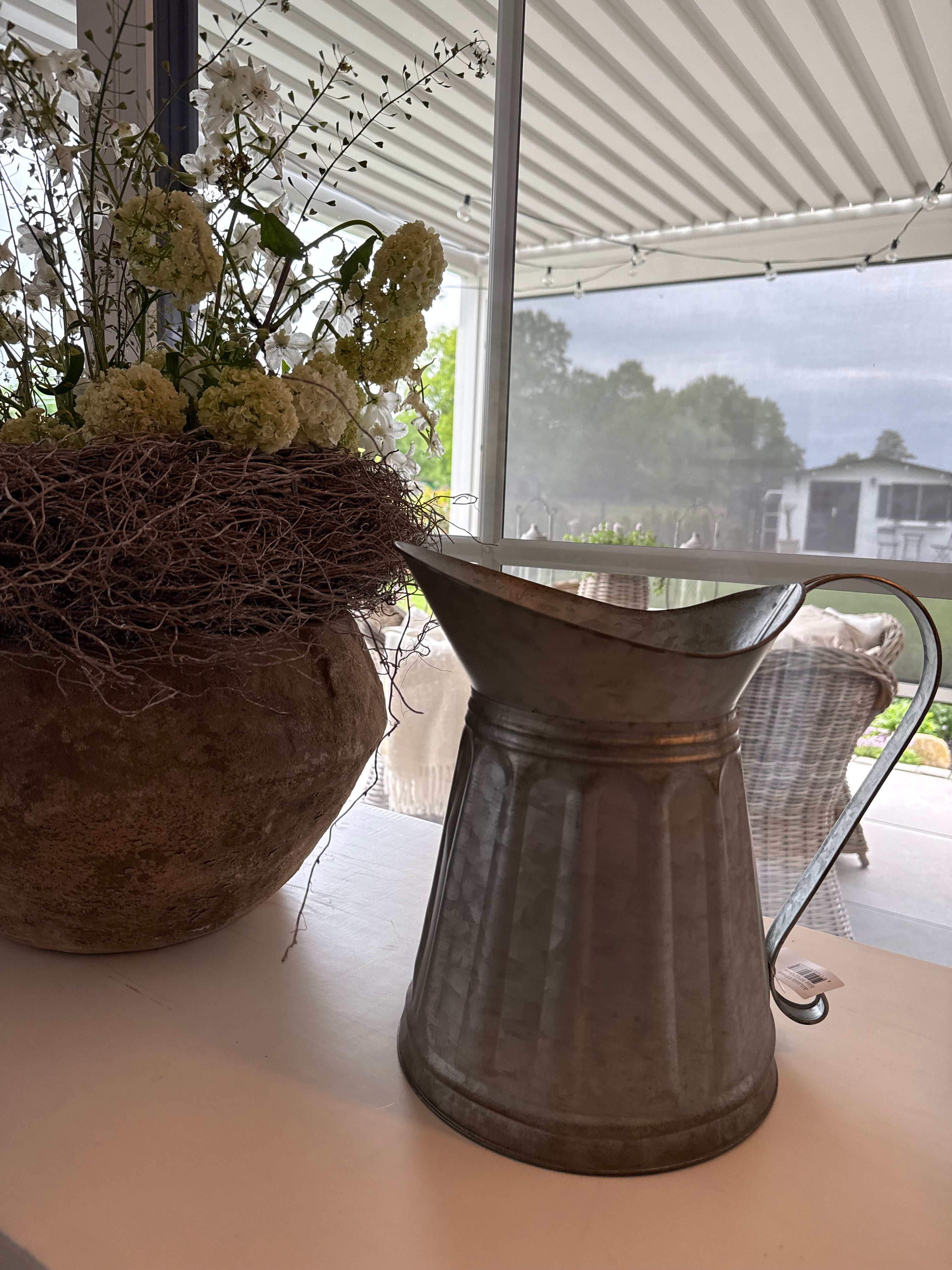 Dekorative Zink Kanne