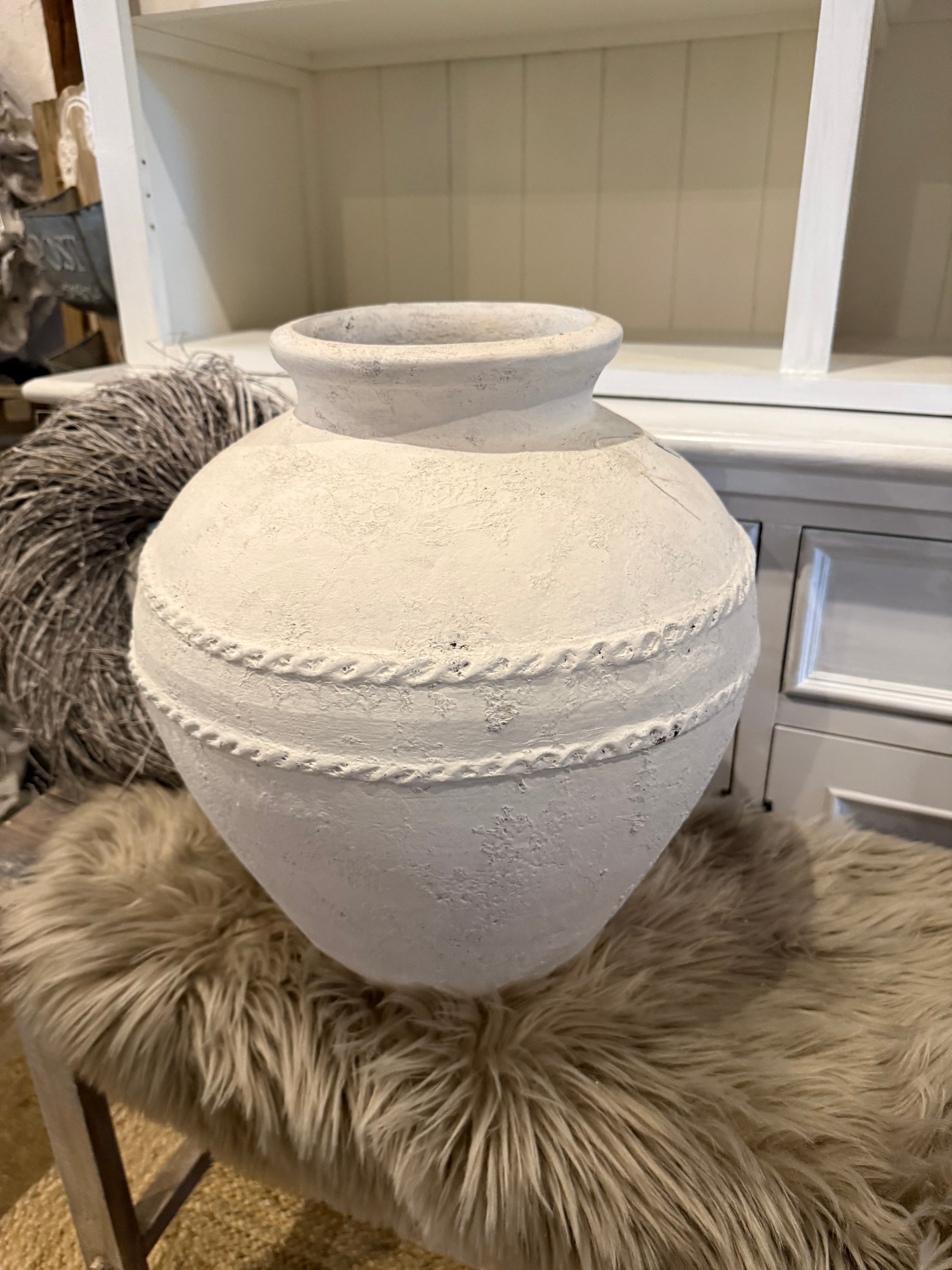 Vase aus Ton weiß