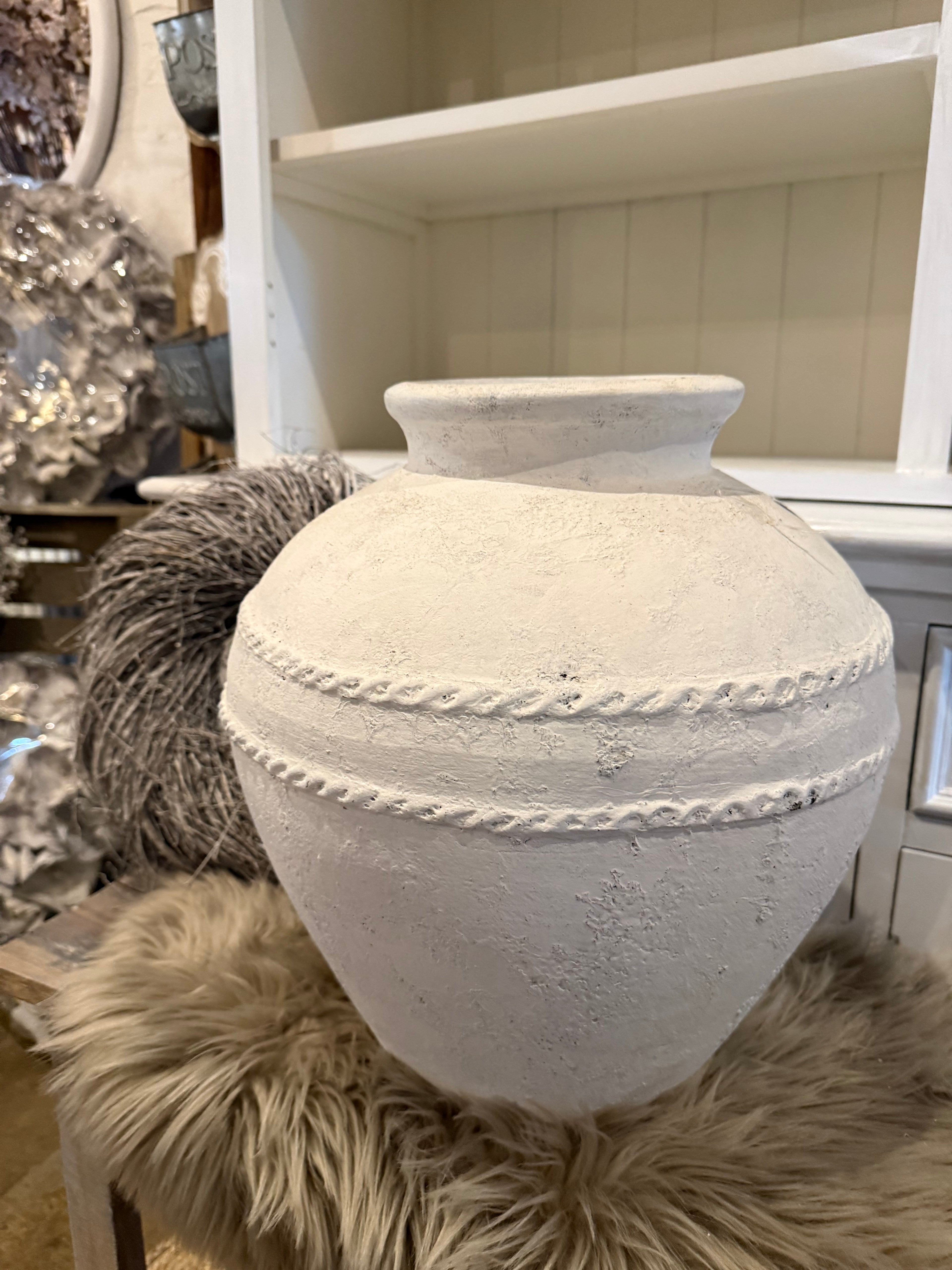 Vase aus Ton weiß