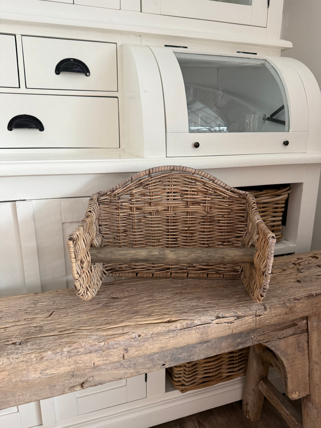 Küchenrollenhalter aus Rattan