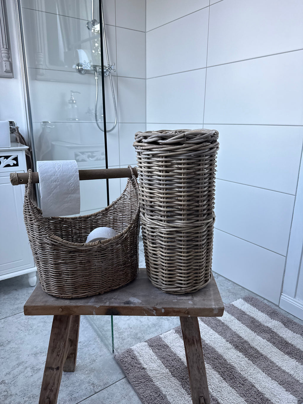 Toilettenrollenhalter aus Rattan
