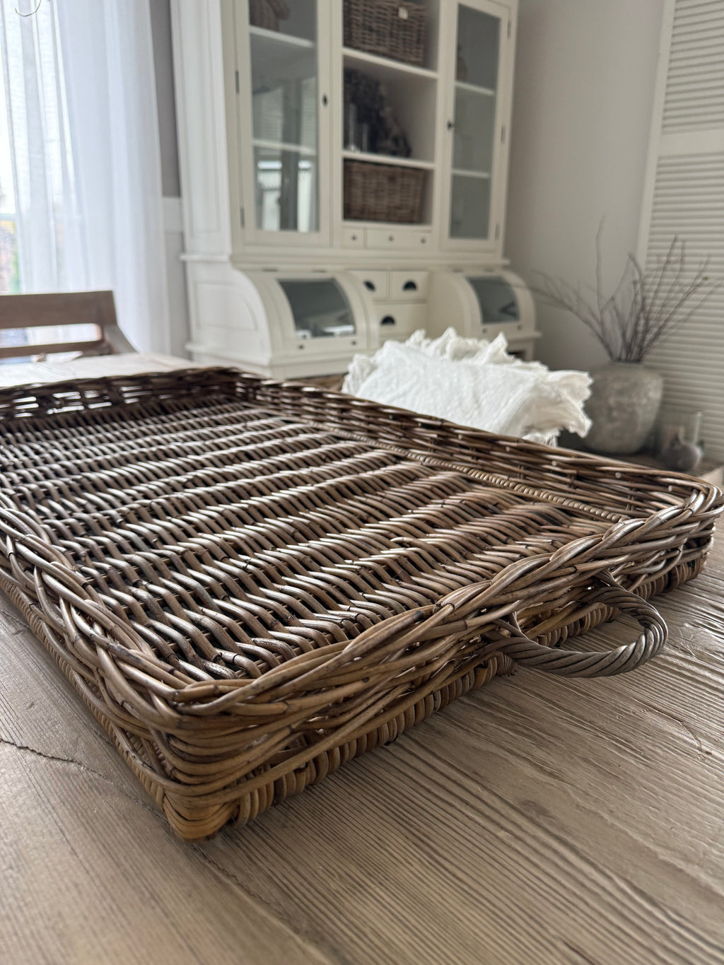 Serviertablett aus Rattan