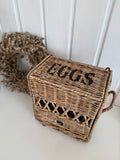 Eierkorb aus Rattan