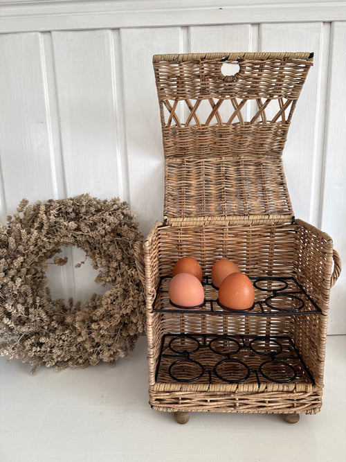 Eierkorb aus Rattan