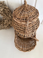 Zwiebelkorb aus Rattan