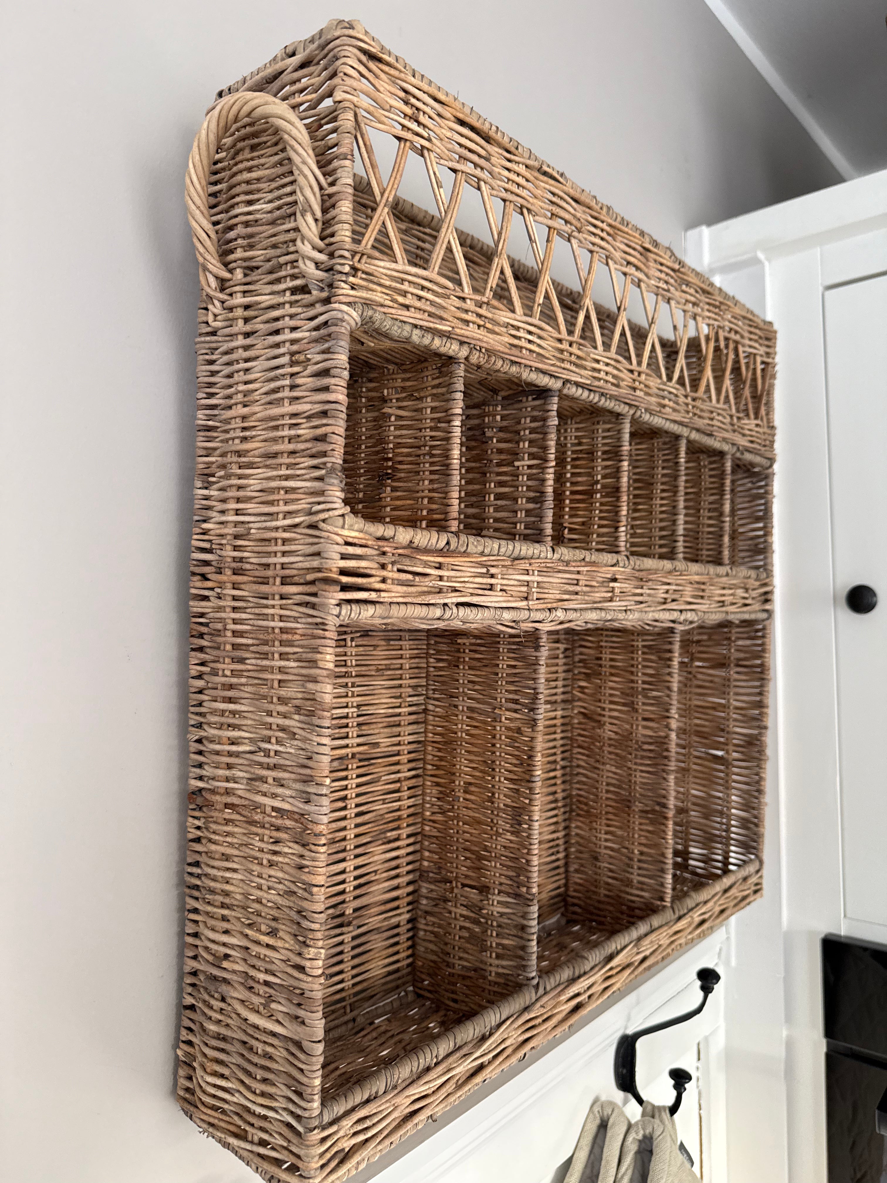 Gewürzregal aus Rattan