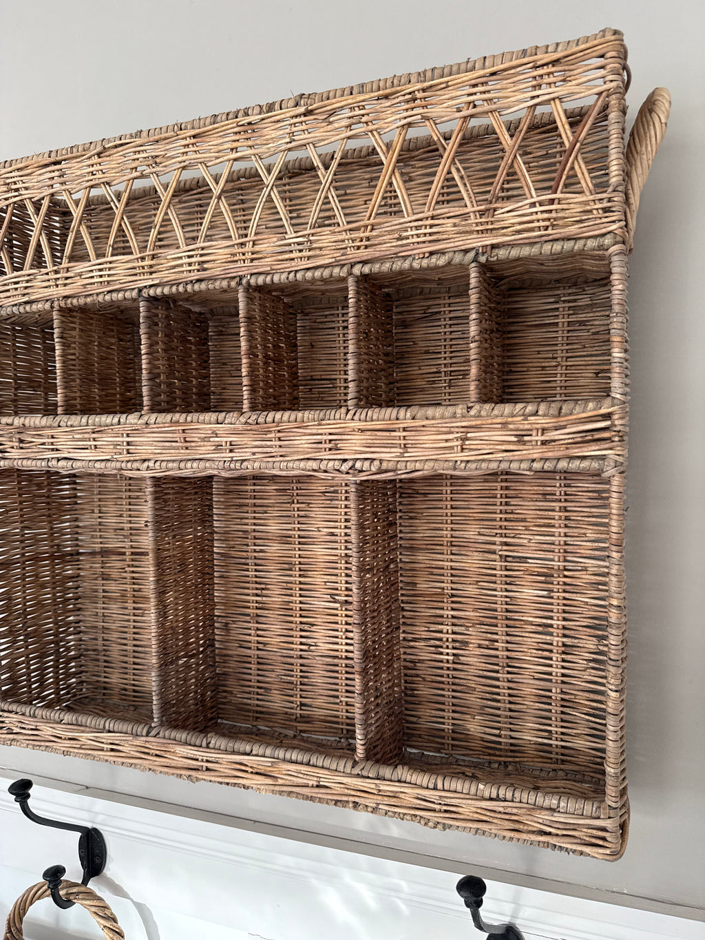 Gewürzregal aus Rattan