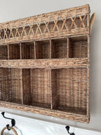Gewürzregal aus Rattan