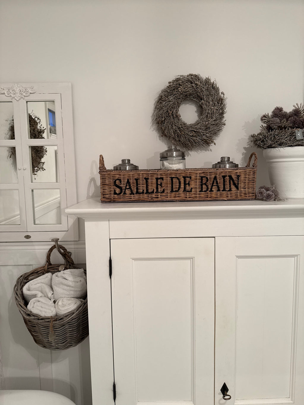 Rattan Korb mit Schriftzug