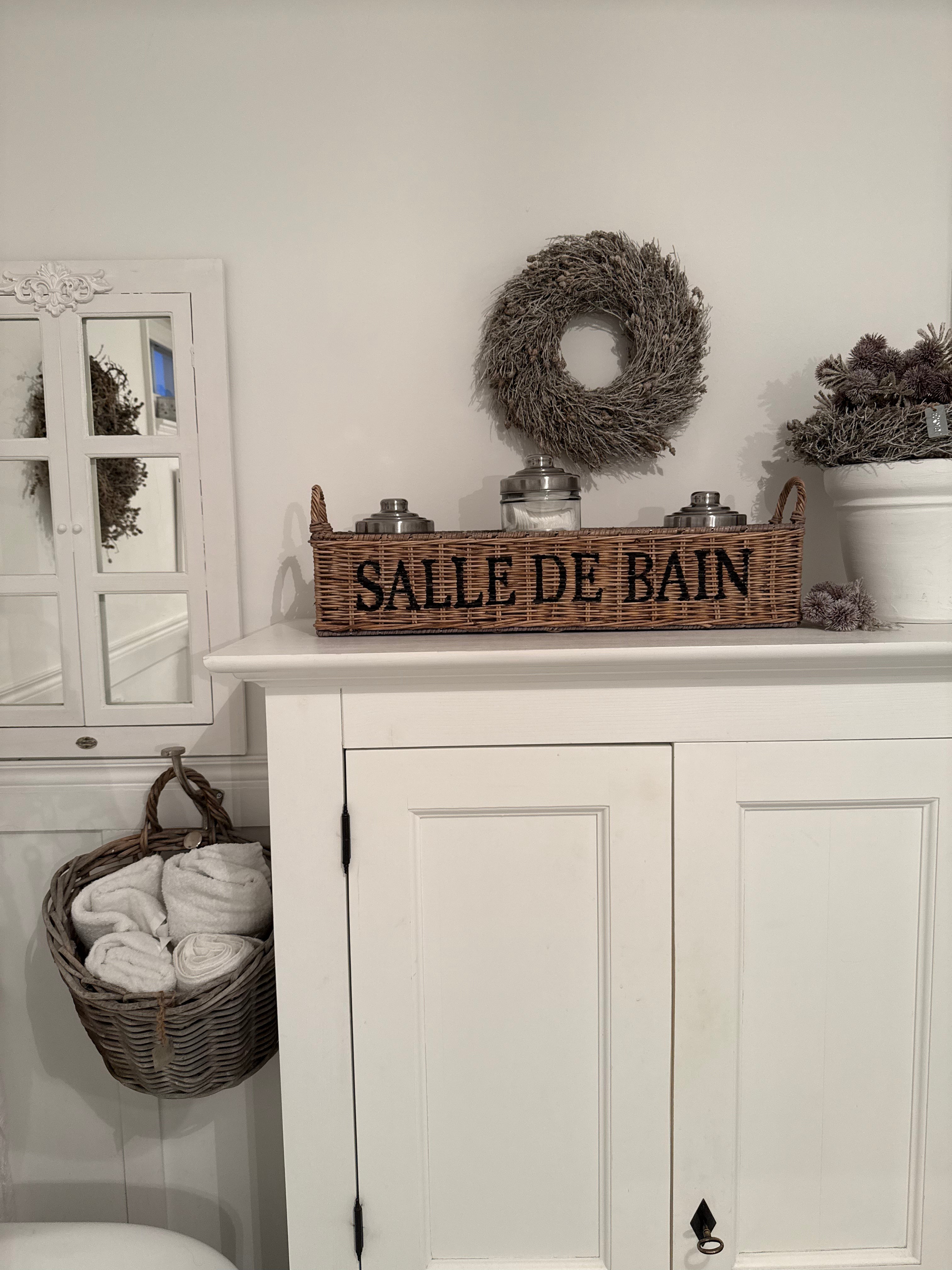 Rattan Korb mit Schriftzug