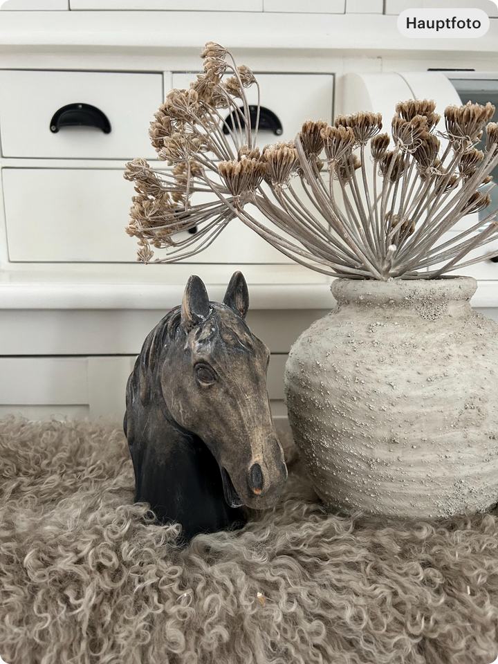 Kunstvolle Pferde-Statue