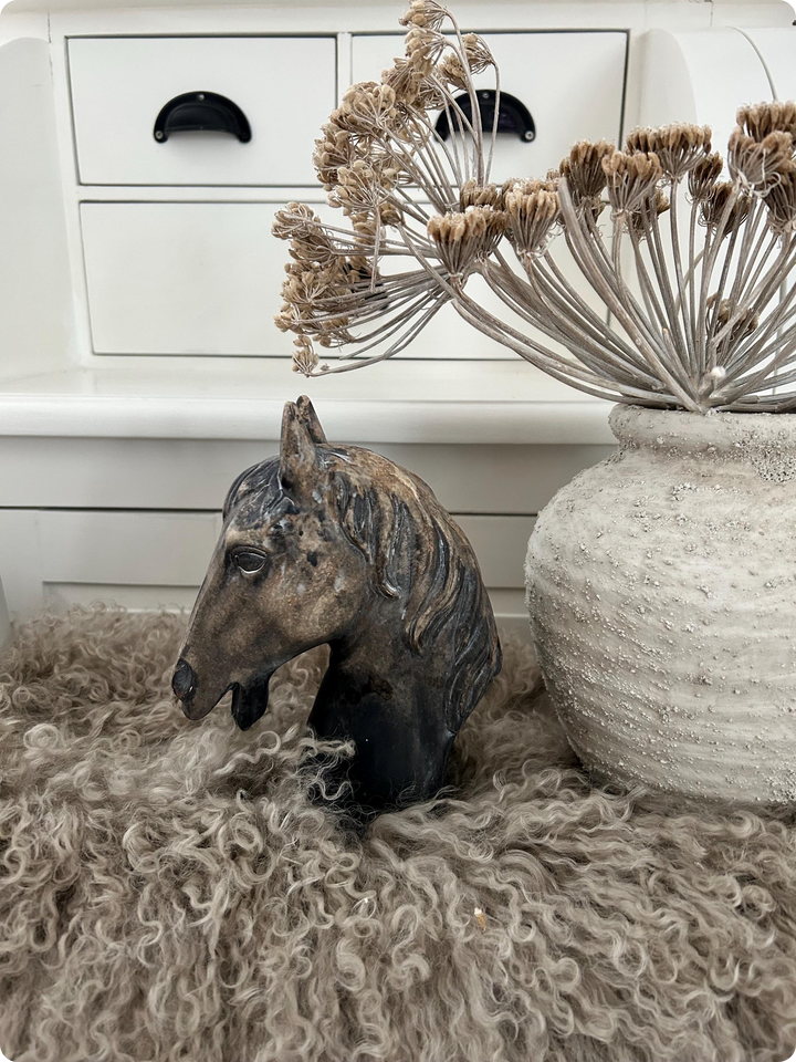 Kunstvolle Pferde-Statue
